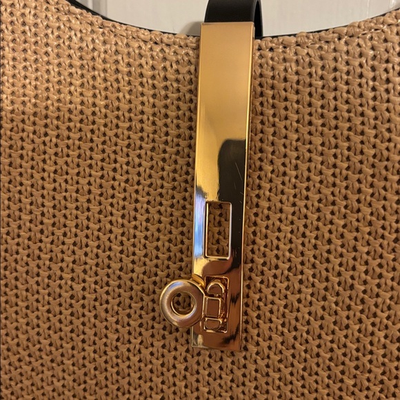 House of Harlow 1960 Beige and Black Woven Shoulder Bag - Picture 4 of 9